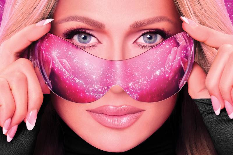 Paris Hilton redefine su historia en Infinite Icon: Una Memoria Visual